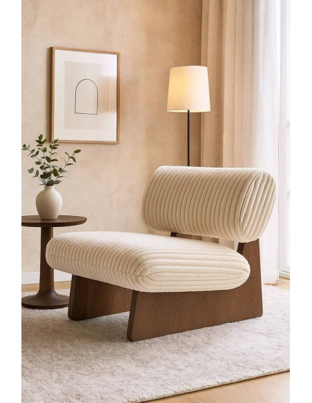 Sillón Nilo moderno tapizado beige con base de madera