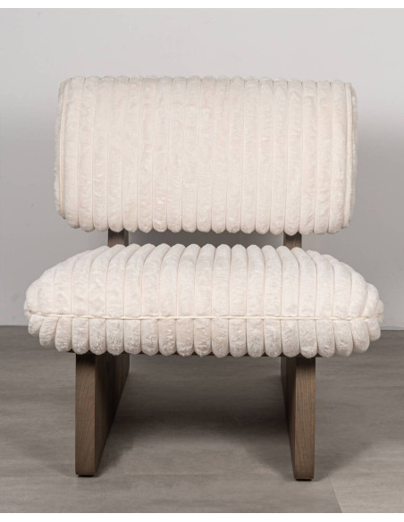 Sillón Nilo moderno tapizado beige con base de madera