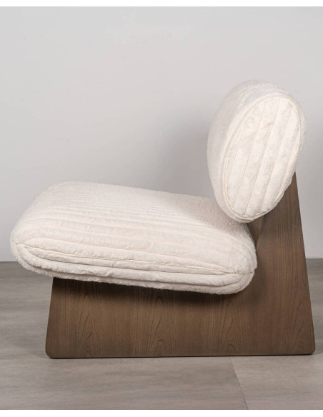 Sillón Nilo moderno tapizado beige con base de madera