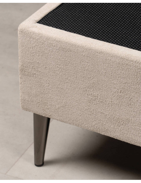 Base de cama Liria tapizada color piedra con patas metálicas cromadas 90x200cm