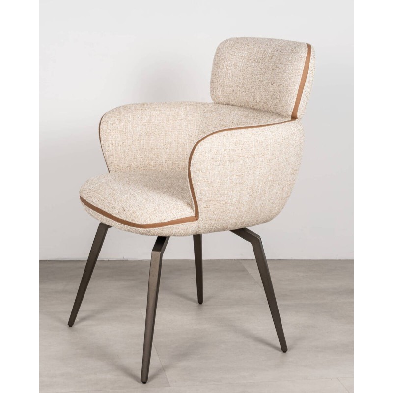Silla de comedor Oreta tapizada en beige con patas en negro