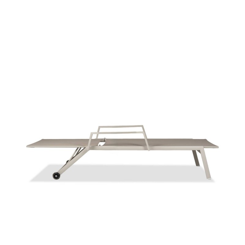 TUMBONA DE EXTERIOR LANKA CON ESTRUCTURA DE ALUMINIO MOKA Y TEXTILENE KAKHI