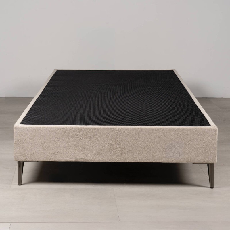 Base de cama Liria tapizada color piedra con patas metálicas cromadas 90x200cm