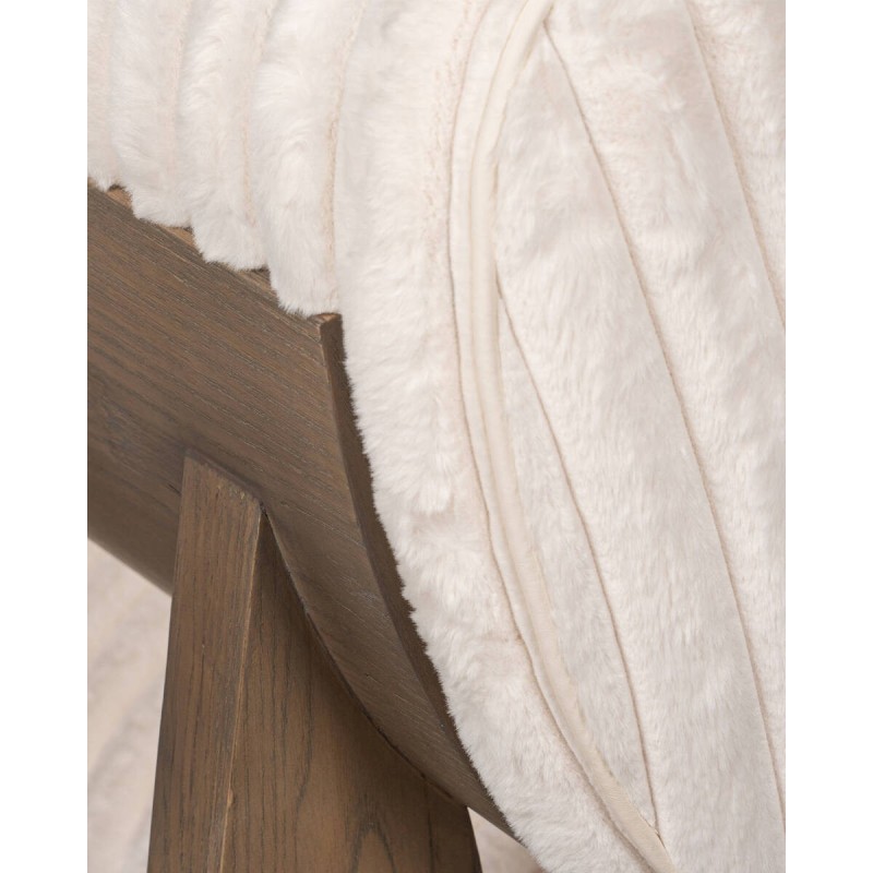 Sillón Nilo moderno tapizado beige con base de madera