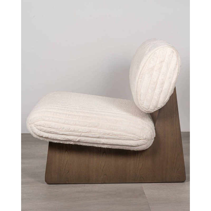 Sillón Nilo moderno tapizado beige con base de madera