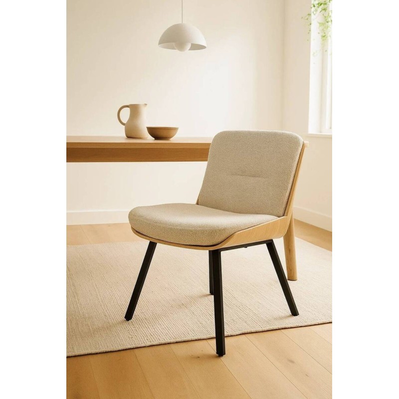 Silla de comedor Vonn con patas negras y respaldo de madera curvada
