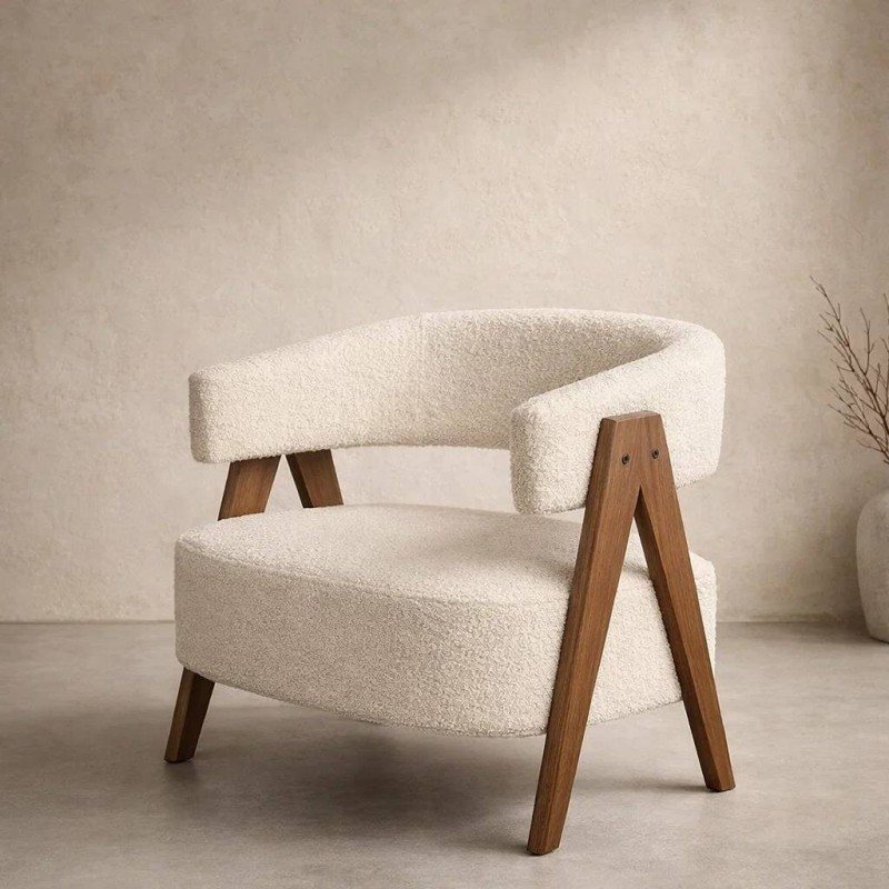 Sillón Lunna bouclé beige con estructura de patas en nogal