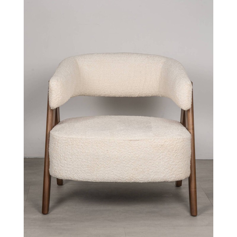 Sillón Lunna bouclé beige con estructura de patas en nogal
