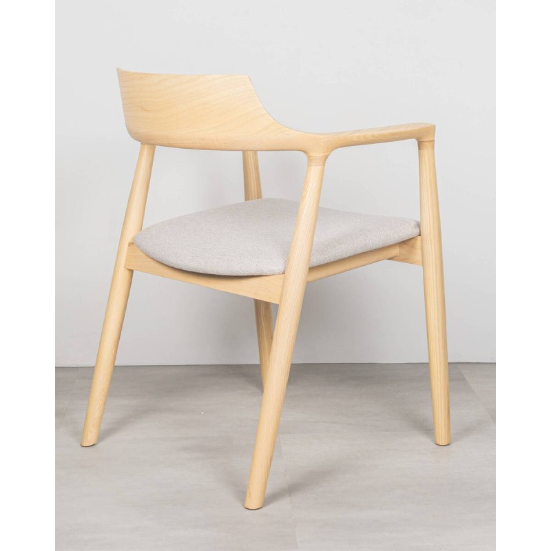 Silla de comedor Clara de fresno natural con asiento tapizado beige