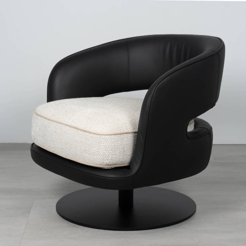 Sillón giratorio Vanto tapizado en piel negra y tejido beige