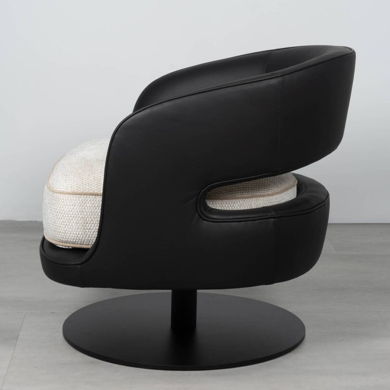 Sillón giratorio Vanto tapizado en piel negra y tejido beige