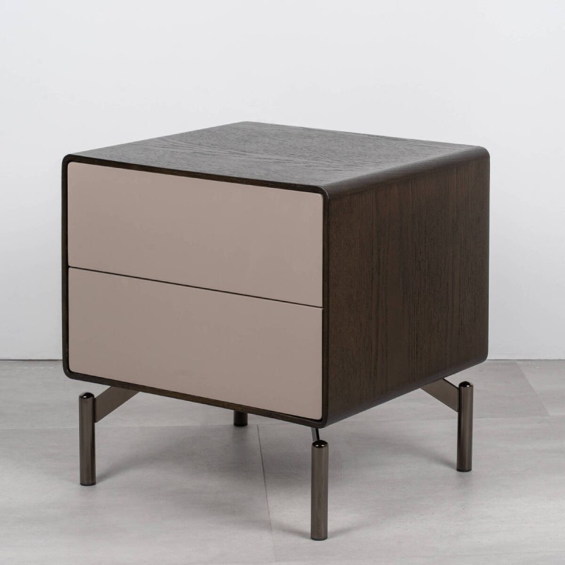 Mesita de noche Nox en madera oscurecida con cajones gris lacado