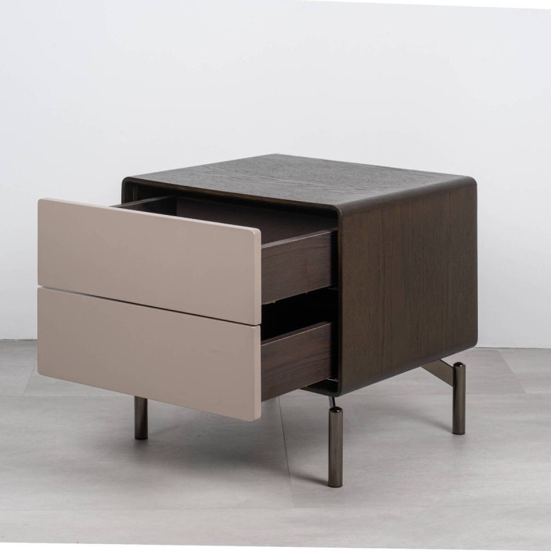 Mesita de noche Nox en madera oscurecida con cajones gris lacado