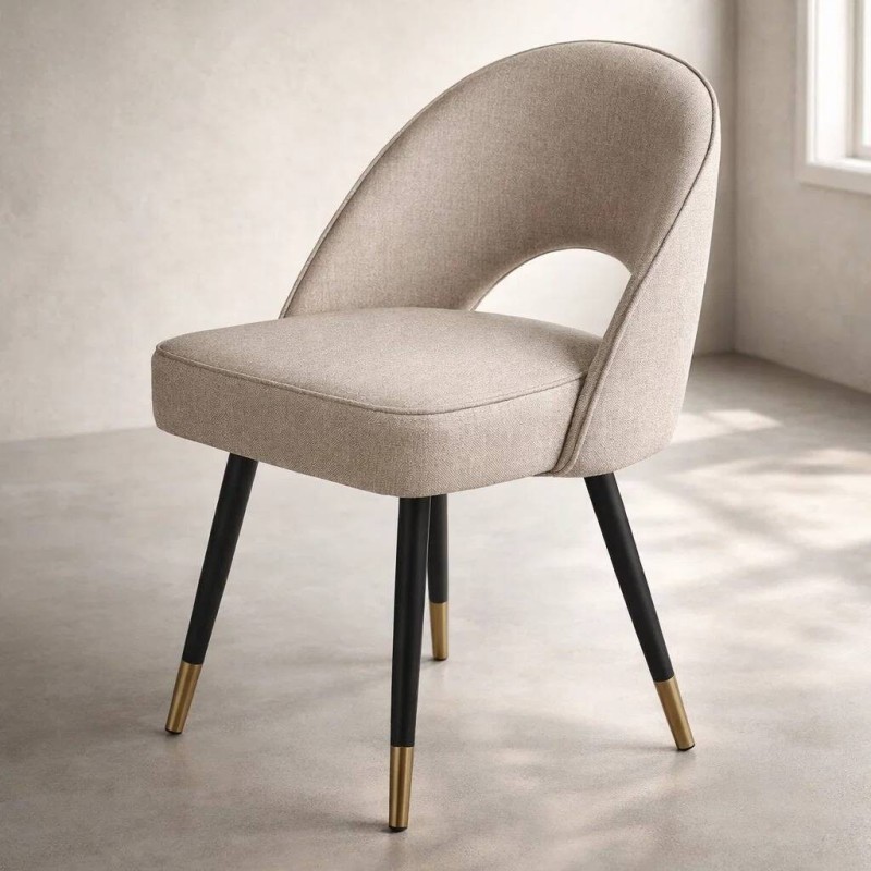 SILLA DE TEXTIL BEIGE OSCURO Y PATAS DE HIERRO NEGRO CON DETALLE DORADO 52x58x81cm