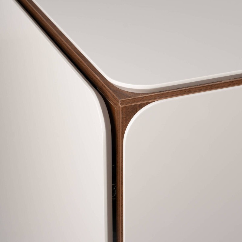 Aparador lacado beige con detalles en nogal 184x41.5x81cm