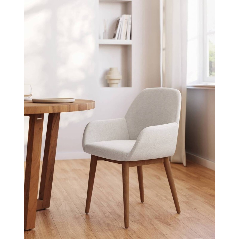 Silla Konna beige y patas de madera maciza de fresno acabado oscuro