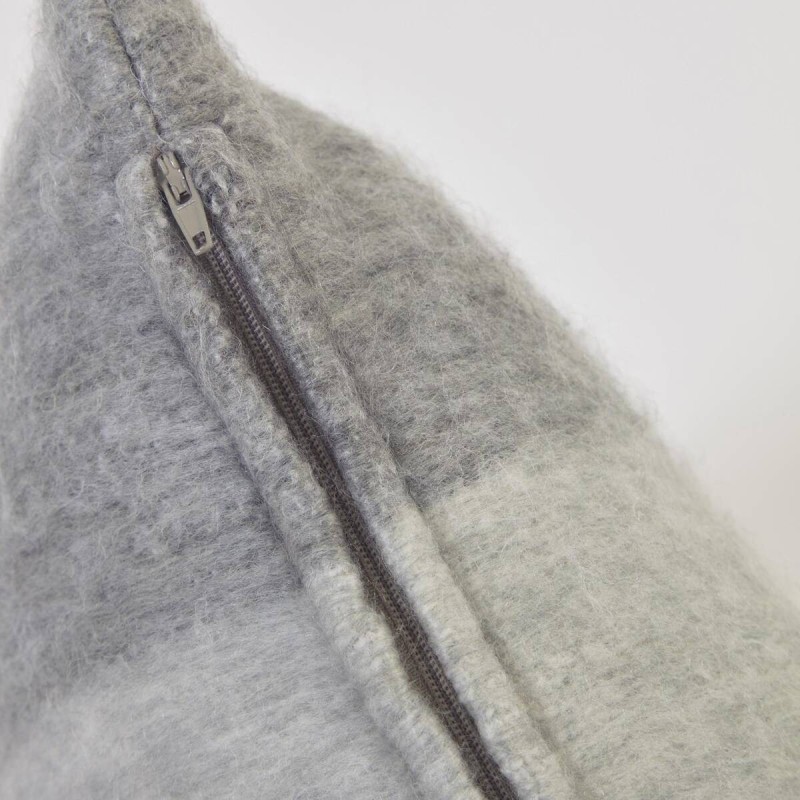 FUNDA COJÍN CATARINA CUADROS BLANCOS Y GRISES 45 x 45 cm