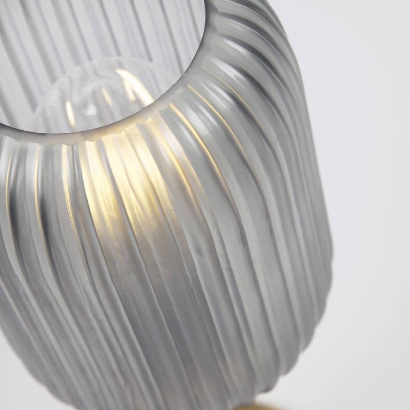 Lámpara de mesa hestia de metal con acabado latón y cristal gris 40x14x14cm