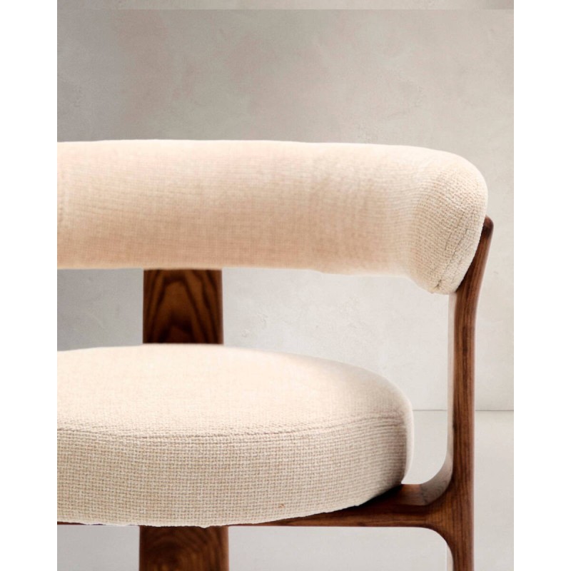 Silla granite de 3 patas de chenilla beige y madera de fresno acabado nogal 61x53x73cm