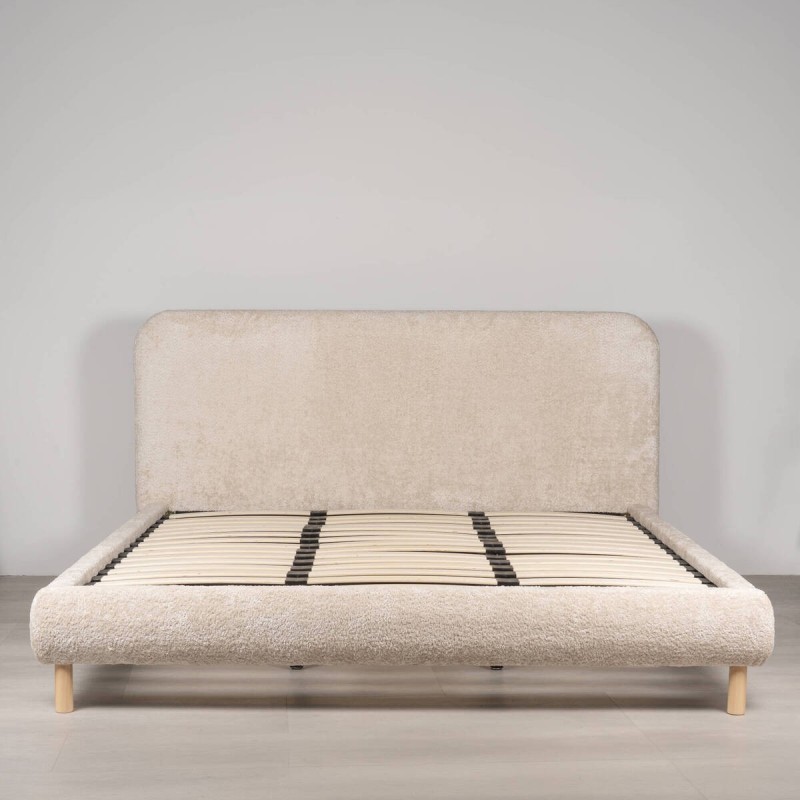 Cama Elna en tejido bouclé beige con patas de madera para colchón 180x200cm