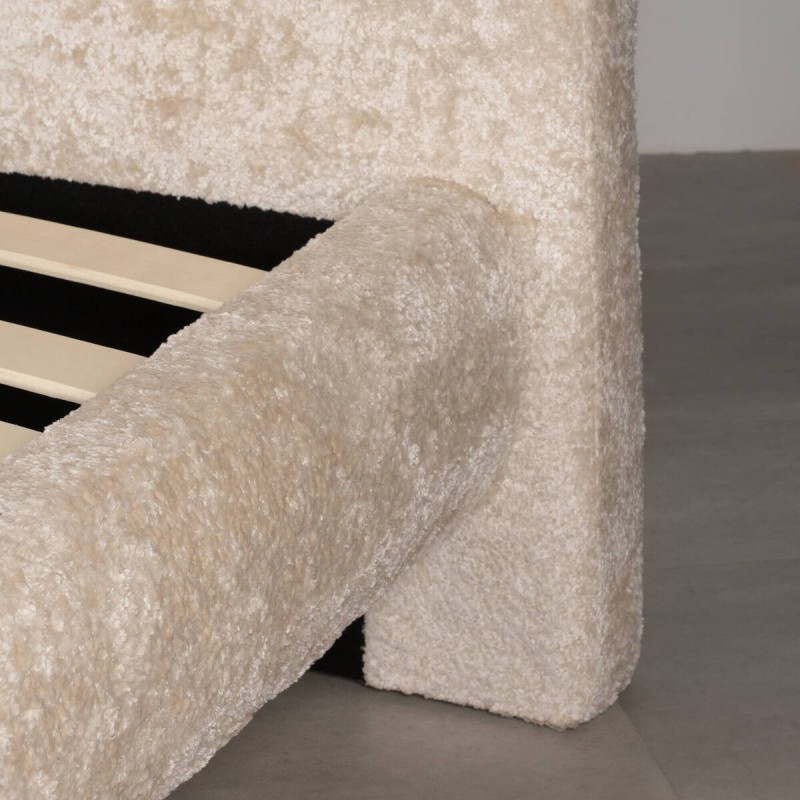 Cama Elna en tejido bouclé beige con patas de madera para colchón 180x200cm