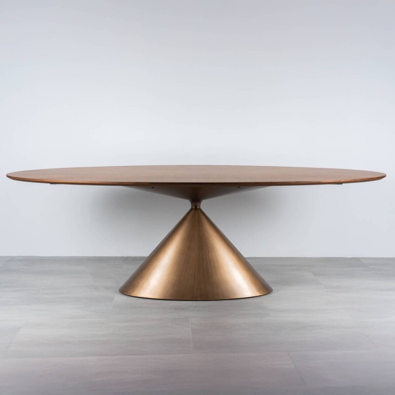 Mesa de comedor  Atria ovalada en nogal con base metálica bronce
