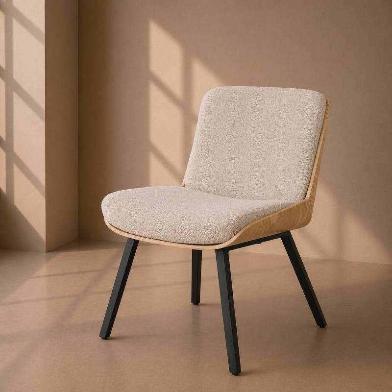 Silla de comedor Vonn con patas negras y respaldo de madera curvada