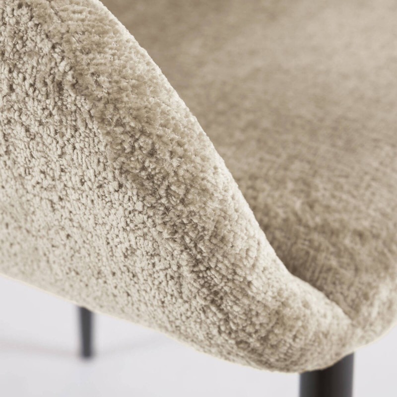 Silla konna de chenilla beige con patas de acero con acabado pintado negro 83x59x55cm