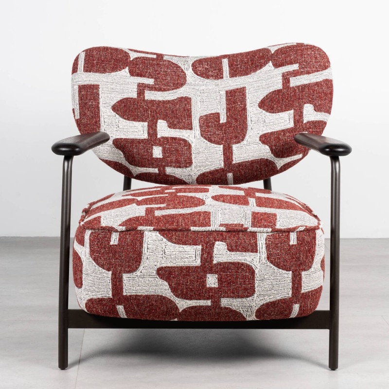 Sillón Otranto Tapizado en Bouclé Rojo con Estampado Geométrico