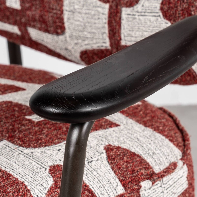 Sillón Otranto Tapizado en Bouclé Rojo con Estampado Geométrico