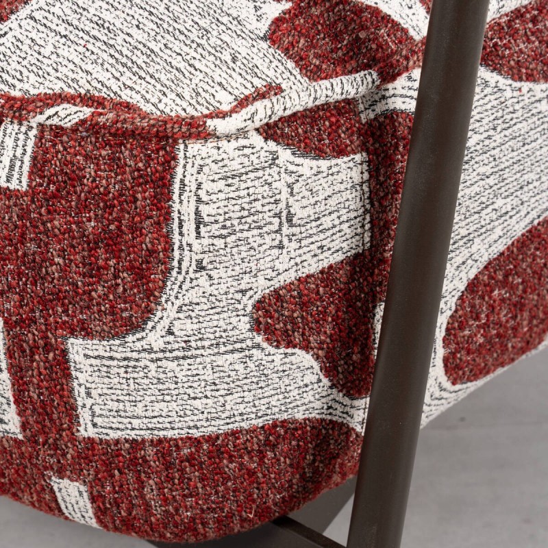 Sillón Otranto Tapizado en Bouclé Rojo con Estampado Geométrico