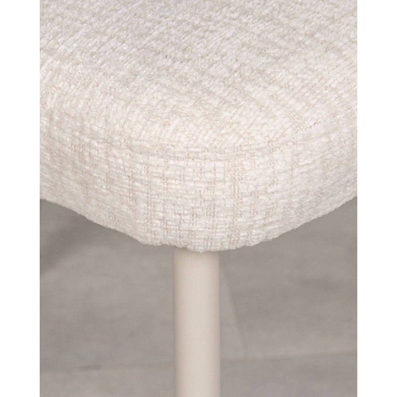 Silla Numea tapizada beige con patas metálicas