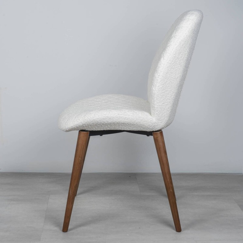 Silla Edda tapizada bouclé crema con patas fresno color nogal
