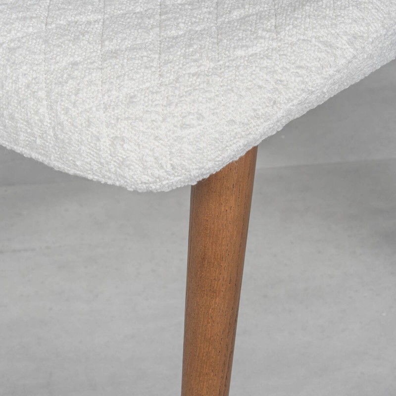 Silla Edda tapizada bouclé crema con patas fresno color nogal
