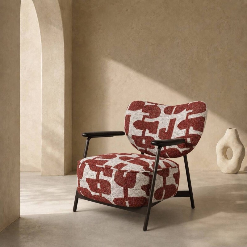 Sillón Otranto Tapizado en Bouclé Rojo con Estampado Geométrico