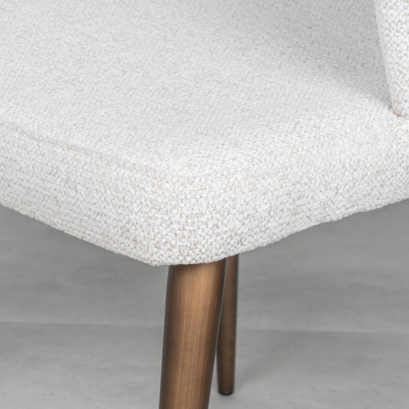 Silla Elin tapizada color crema con patas metálicas bronce