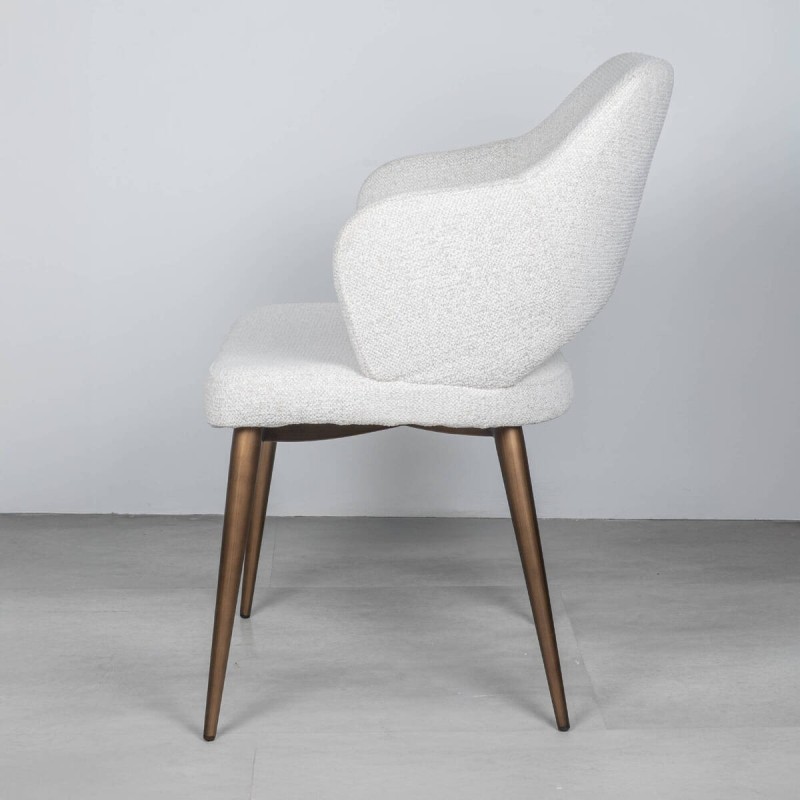 Silla Elin tapizada color crema con patas metálicas bronce