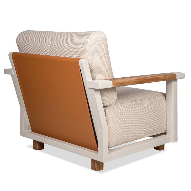 Sillón Rio de exterior de aluminio beige y madera de teca con respaldo de polipiel