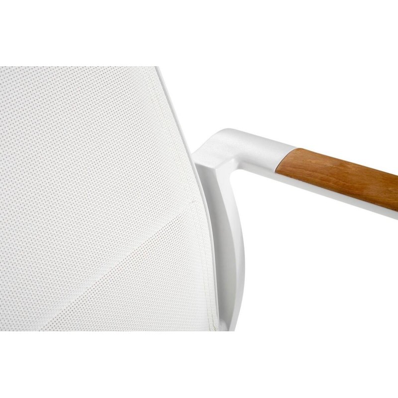 White aluminum outdoor chair with teak arms 61x65x92cm