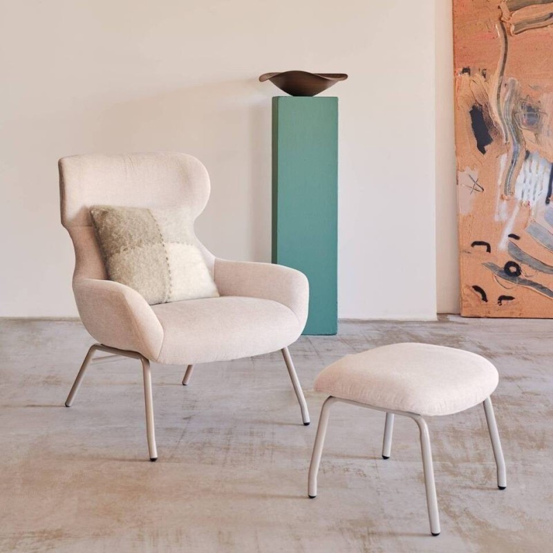 Belina footstool upholstered in beige chenille 47x40x40cm