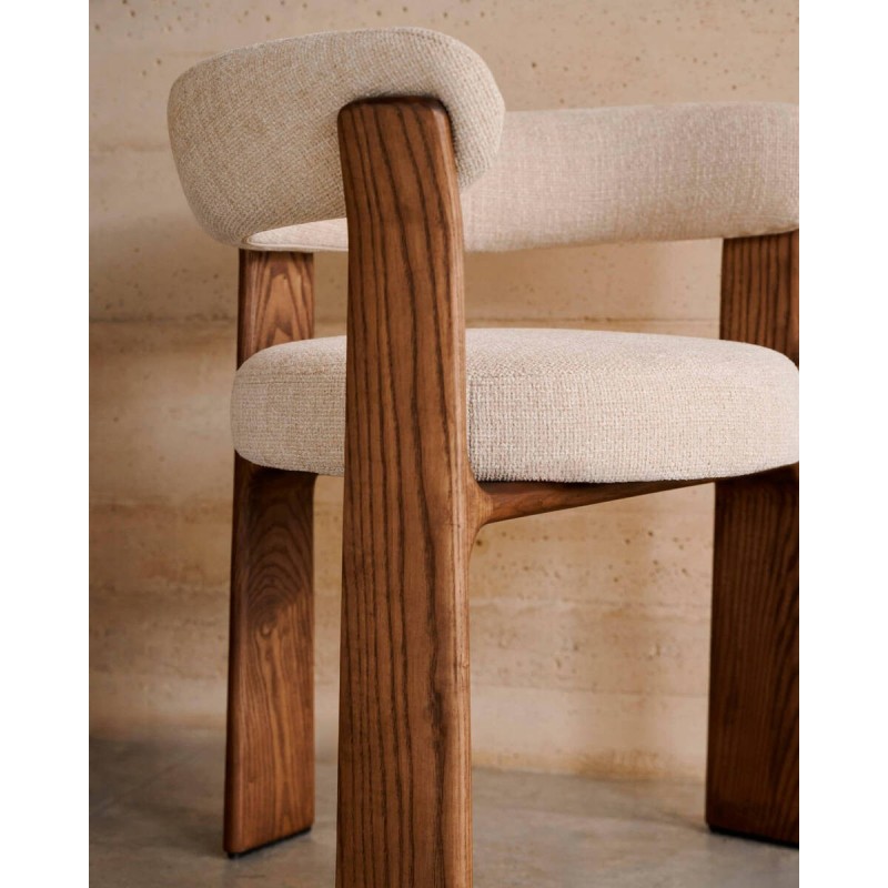 Granite chair with 3 legs in beige chenille and ash wood with a walnut finish, 61x53x73cm