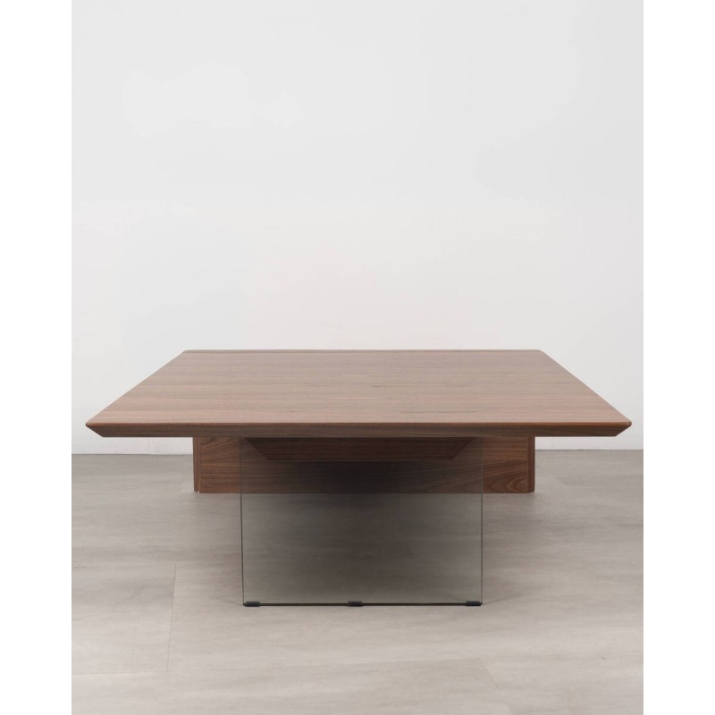 Mesa de centro Adriana de nogal y cristal templado · Diseño curvado y moderno