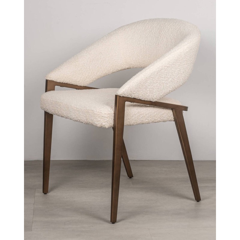 Silla Amara bouclé beige con patas en bronce cepillado