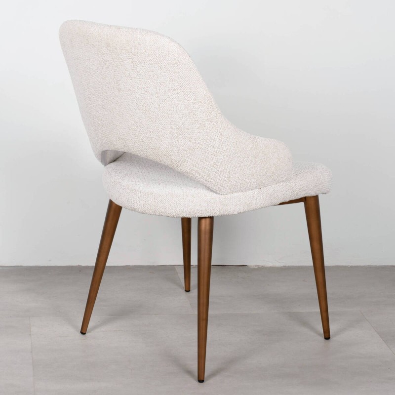 Silla Liva tapizada beige con reposabrazos y patas metálicas