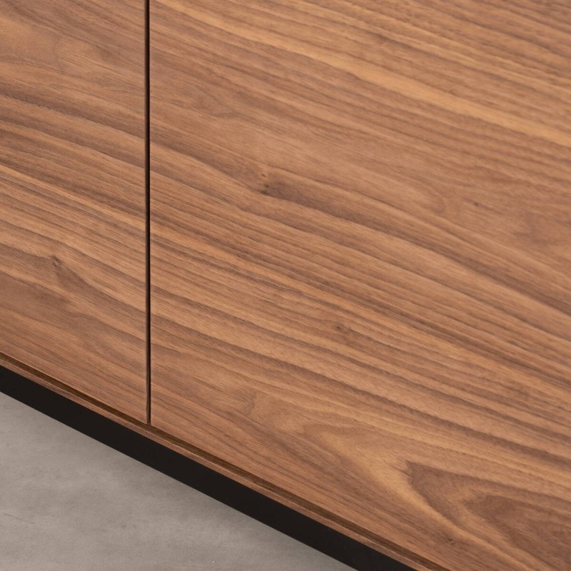 Aparador Atuel madera nogal con puertas abatibles y patas de metal negro 180 cm