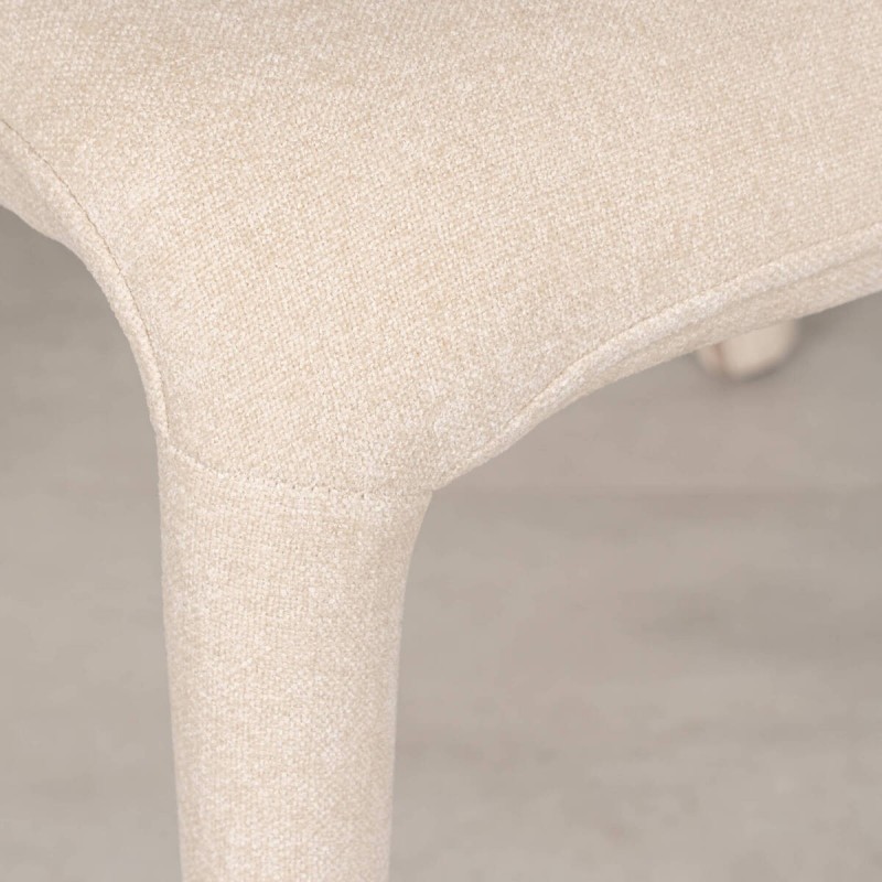 Silla Tarn Tapizada en Chenilla Beige Con Respaldo Curvo