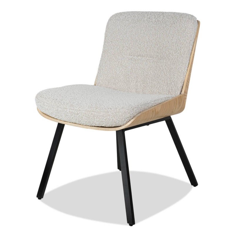Silla de comedor con respaldo curvado en madera clara y tapizado bouclé blanco