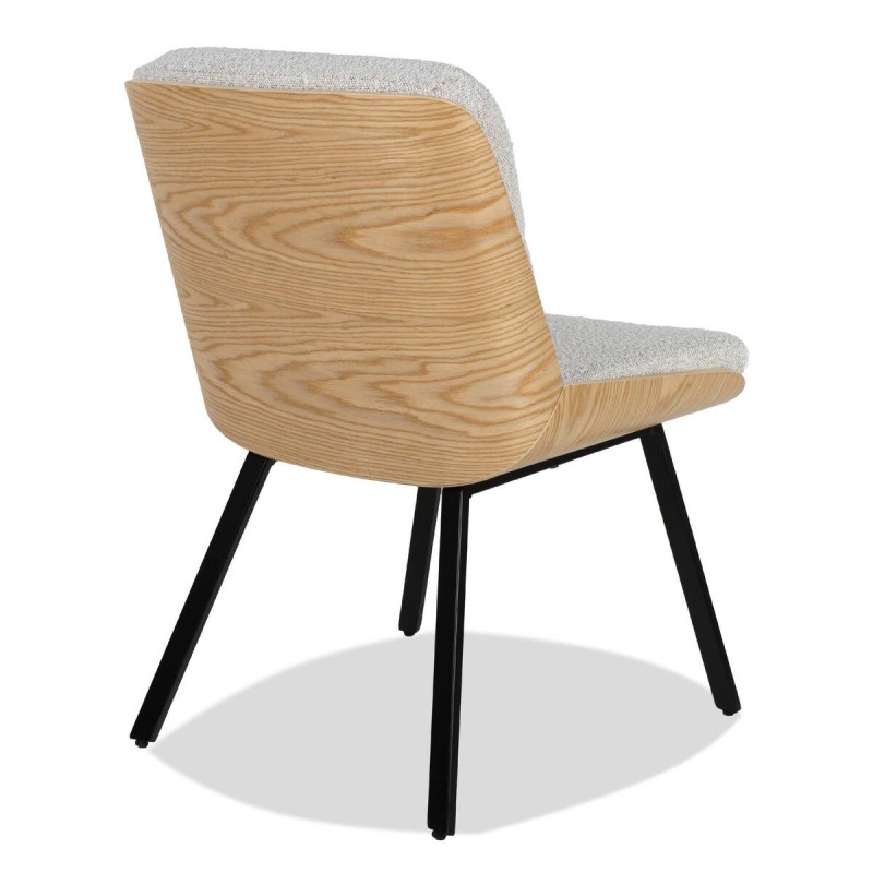 Silla de comedor con respaldo curvado en madera clara y tapizado bouclé blanco