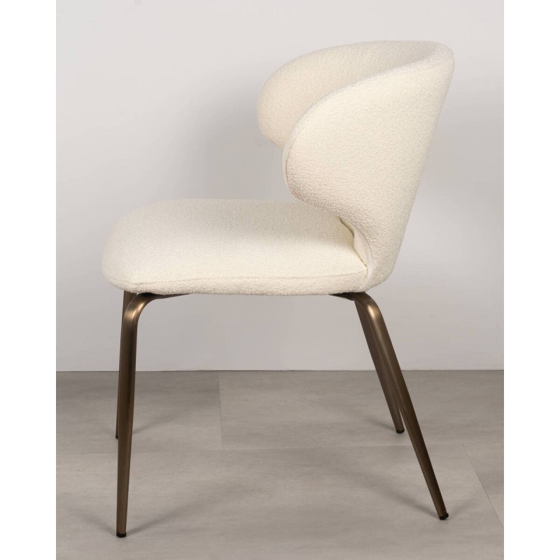 Silla Amelie tapizada en borreguito blanco con patas bronce metálicas