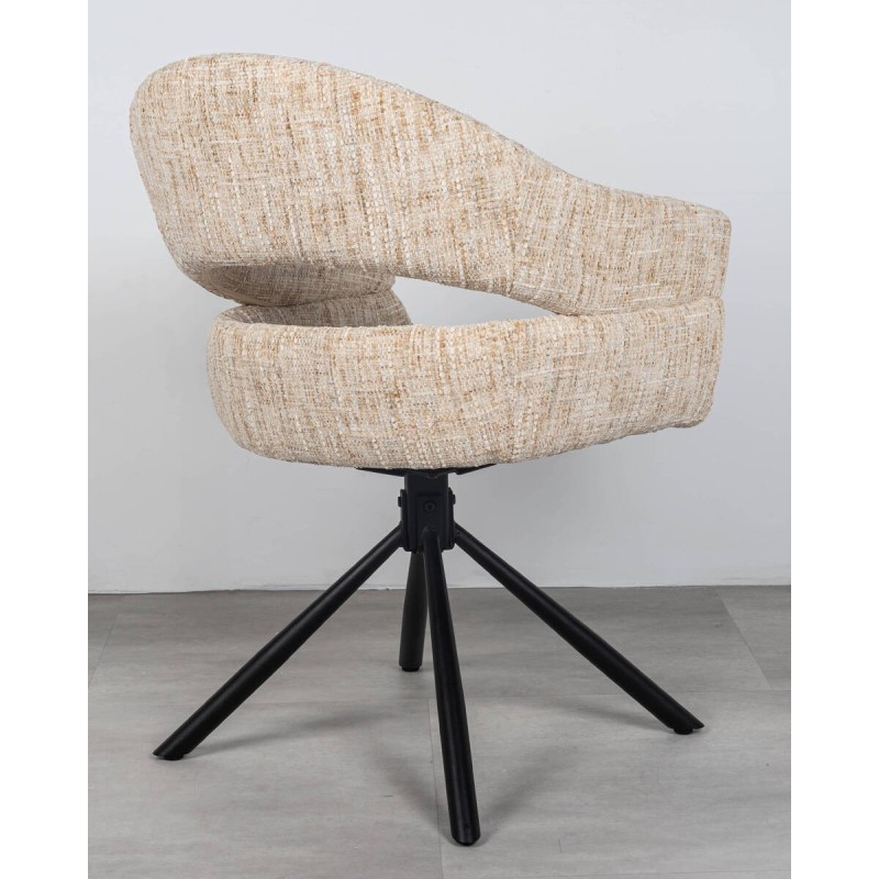 Silla giratoria 180° tapizada en bouclé color arena con patas metálicas negras | Muebles Benítez